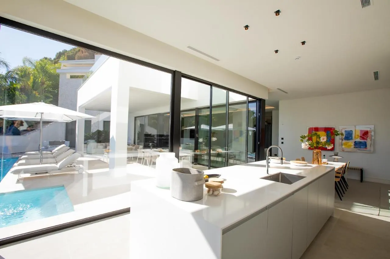 Villa Royale, Moderna Villa Con Piscina Y Vistas Al Mar Marbella