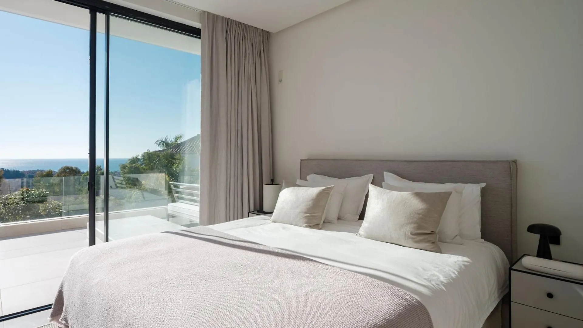 Villa Royale, Moderna Villa Con Piscina Y Vistas Al Mar Marbella Spain