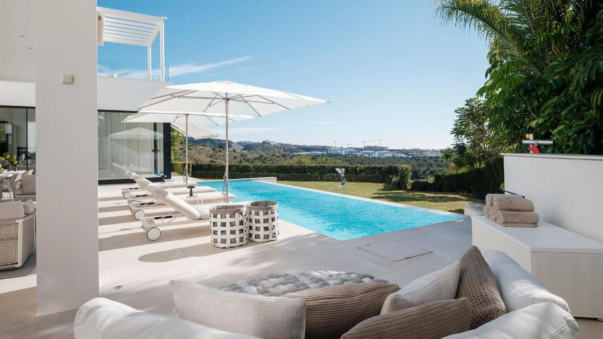 Villa Royale, Moderna Villa Con Piscina Y Vistas Al Mar Marbella